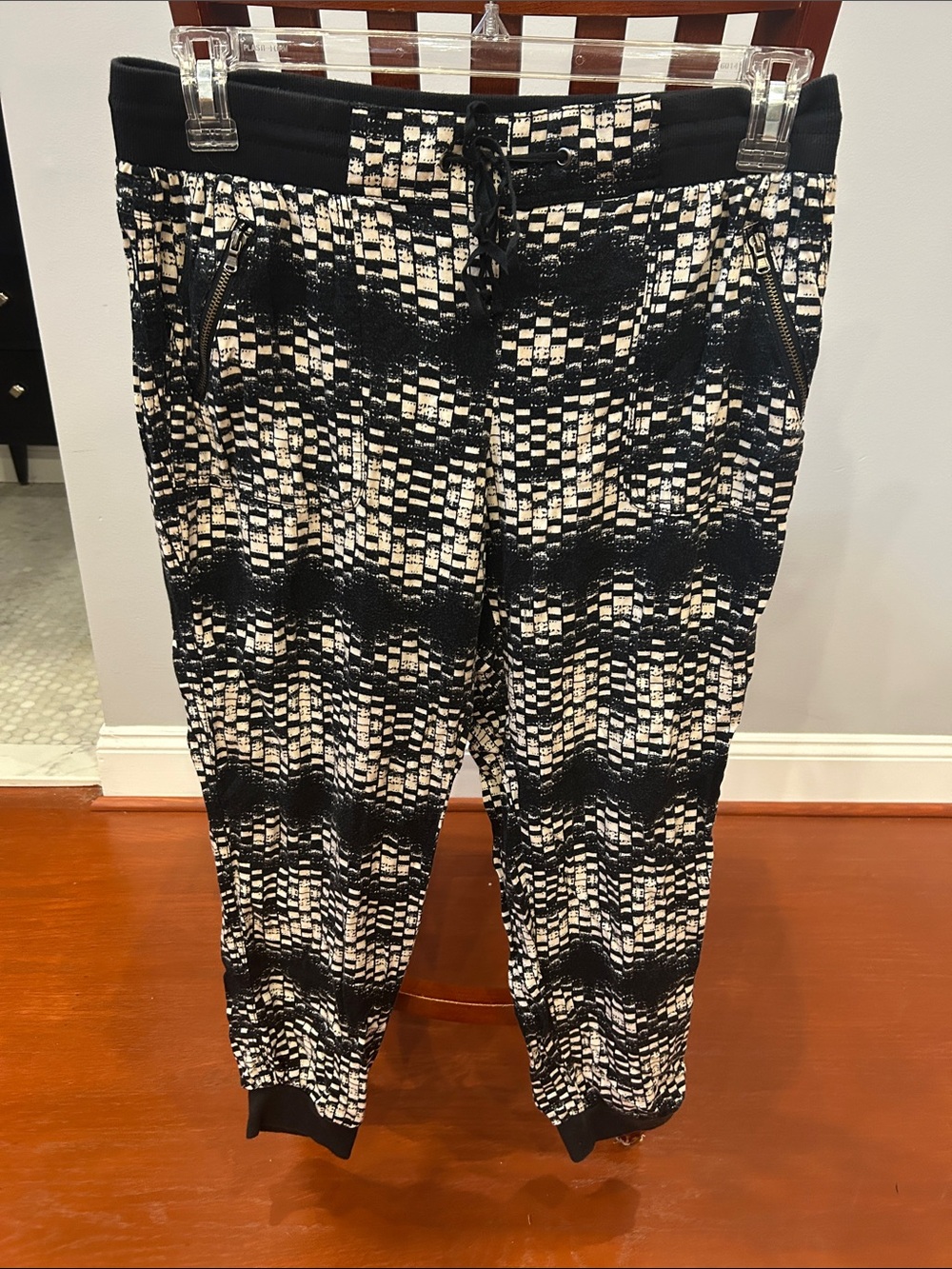 New York & Company Black and Cream Patterned Joggers